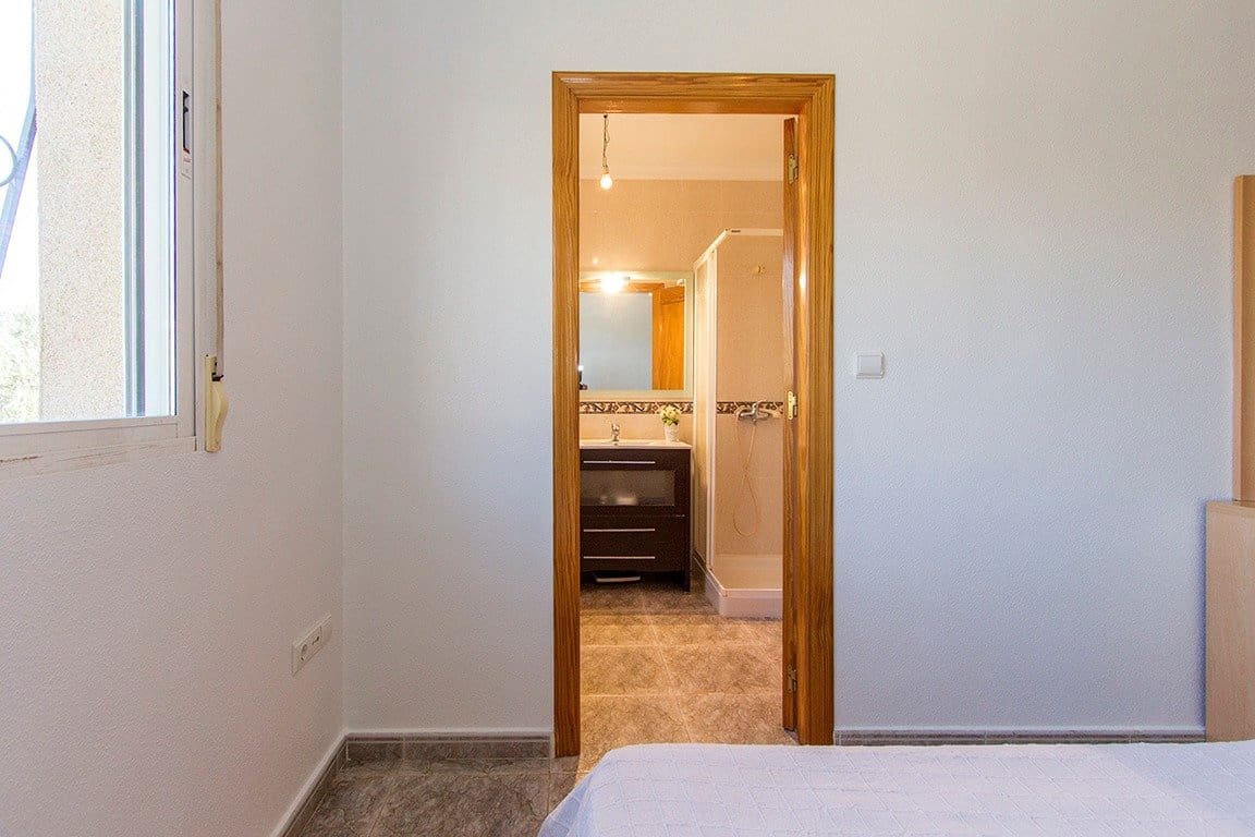 4 bedroom Villa for sale in Alhama de Murcia with garage - € 350,000 (Ref: 9502596)