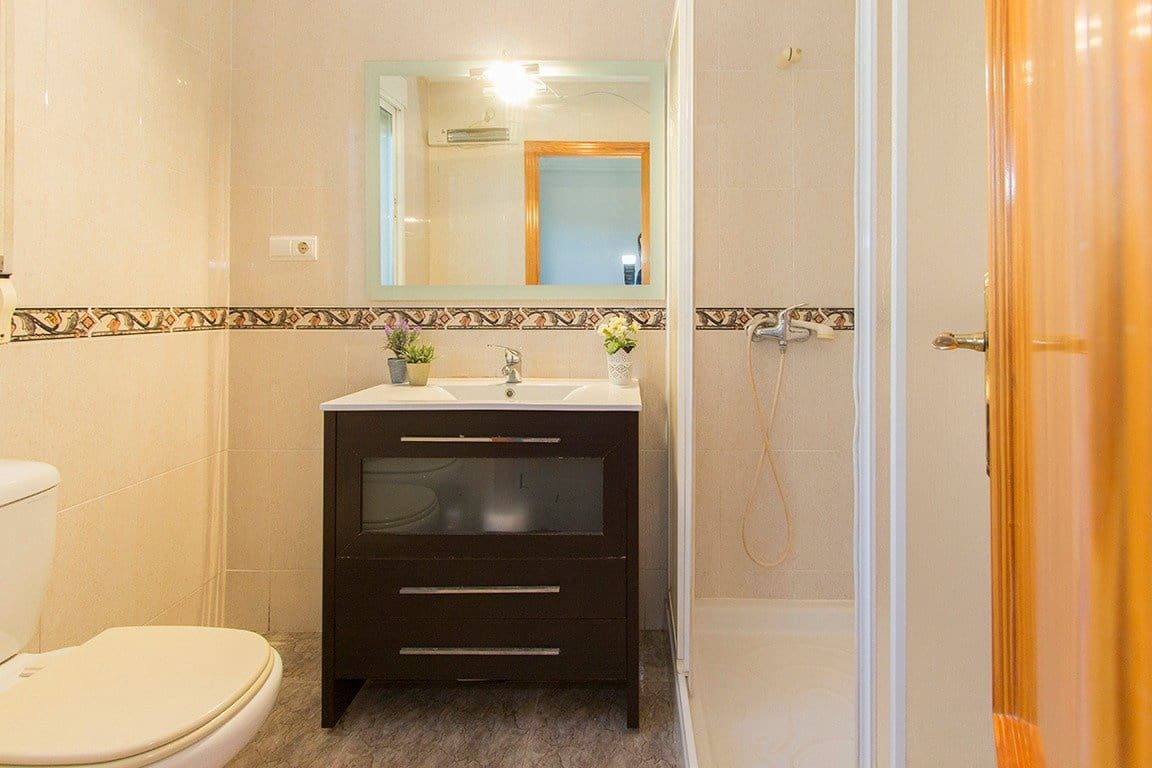 4 bedroom Villa for sale in Alhama de Murcia with garage - € 350,000 (Ref: 9502596)