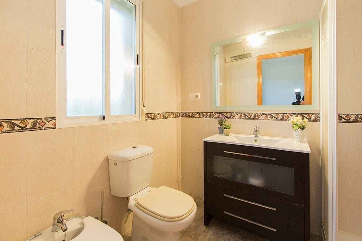 4 bedroom Villa for sale in Alhama de Murcia with garage - € 350,000 (Ref: 9502596)