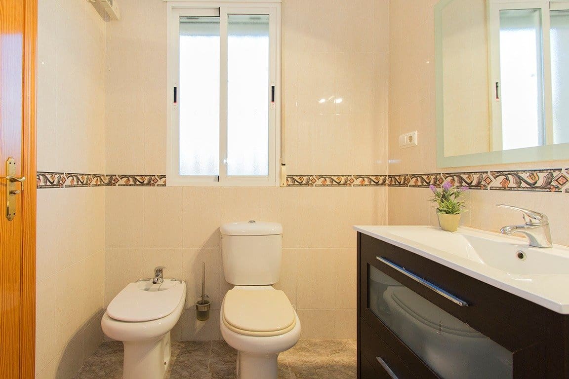 4 bedroom Villa for sale in Alhama de Murcia with garage - € 350,000 (Ref: 9502596)