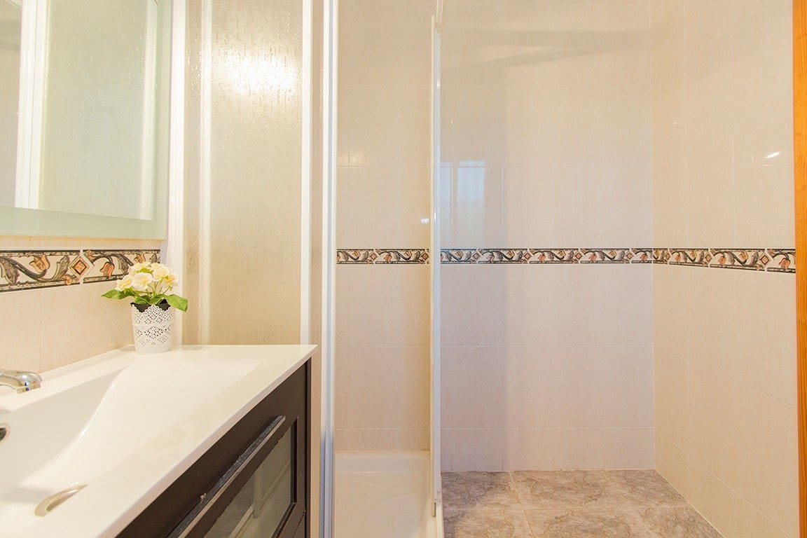 4 bedroom Villa for sale in Alhama de Murcia with garage - € 350,000 (Ref: 9502596)