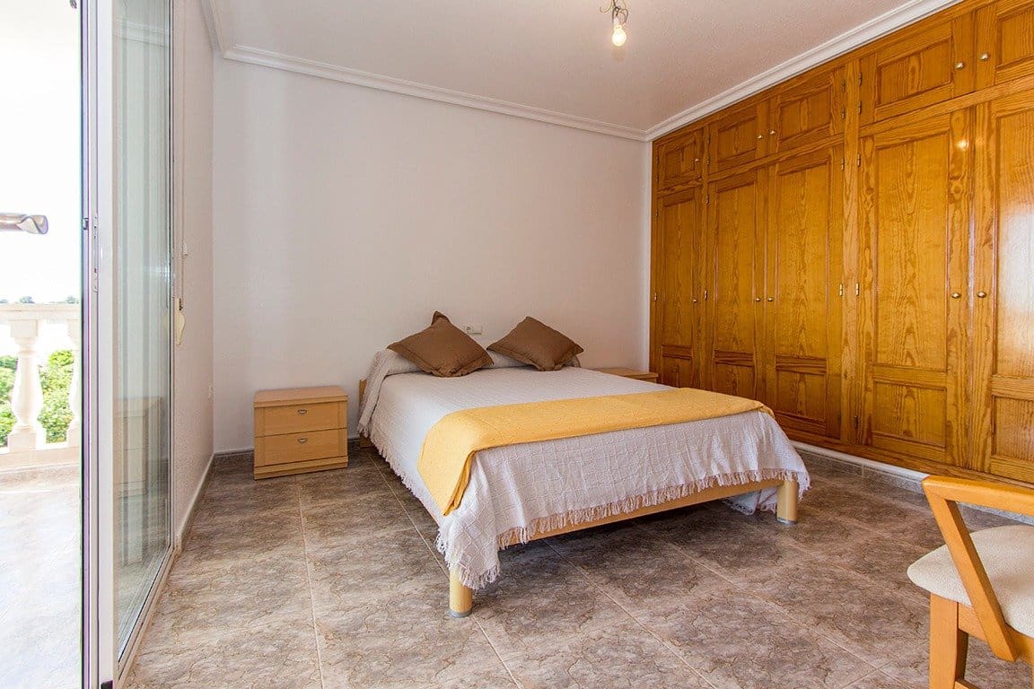 4 bedroom Villa for sale in Alhama de Murcia with garage - € 350,000 (Ref: 9502596)