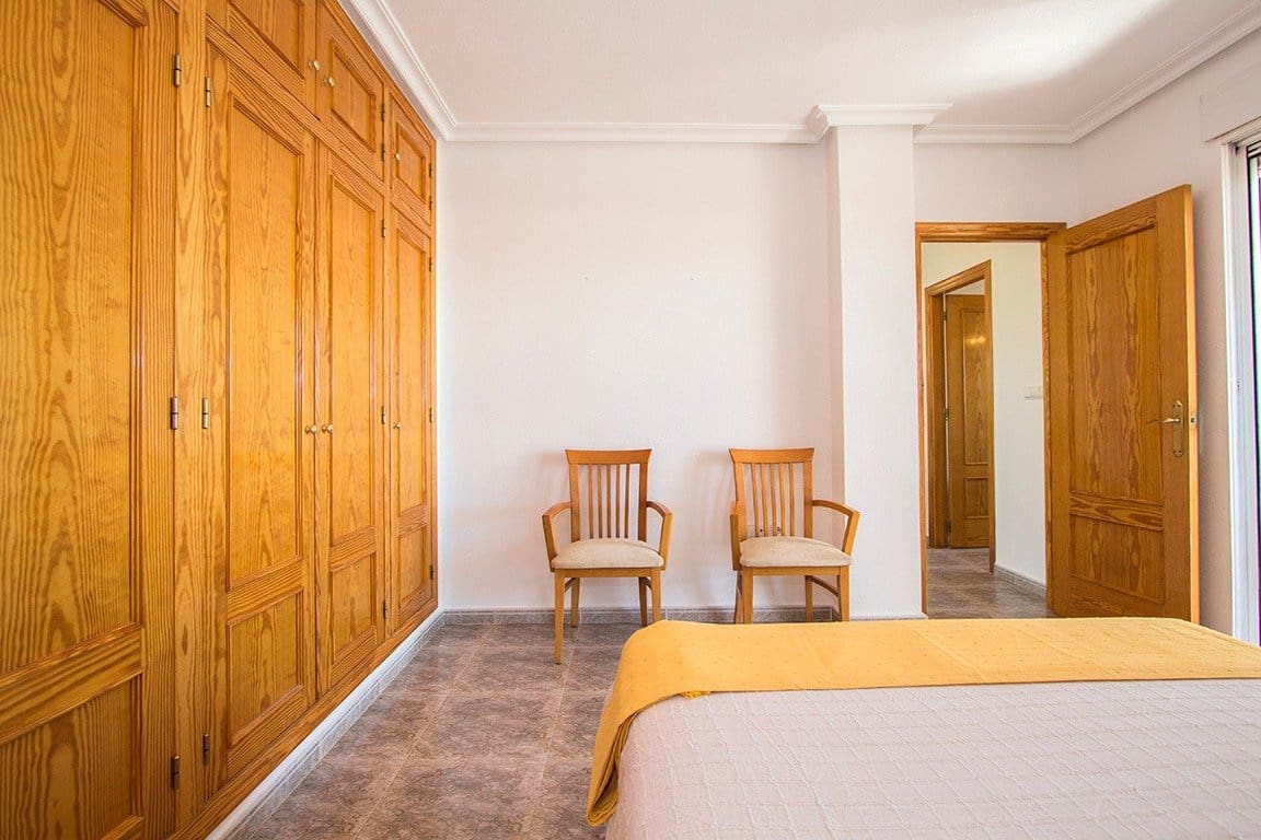 4 bedroom Villa for sale in Alhama de Murcia with garage - € 350,000 (Ref: 9502596)