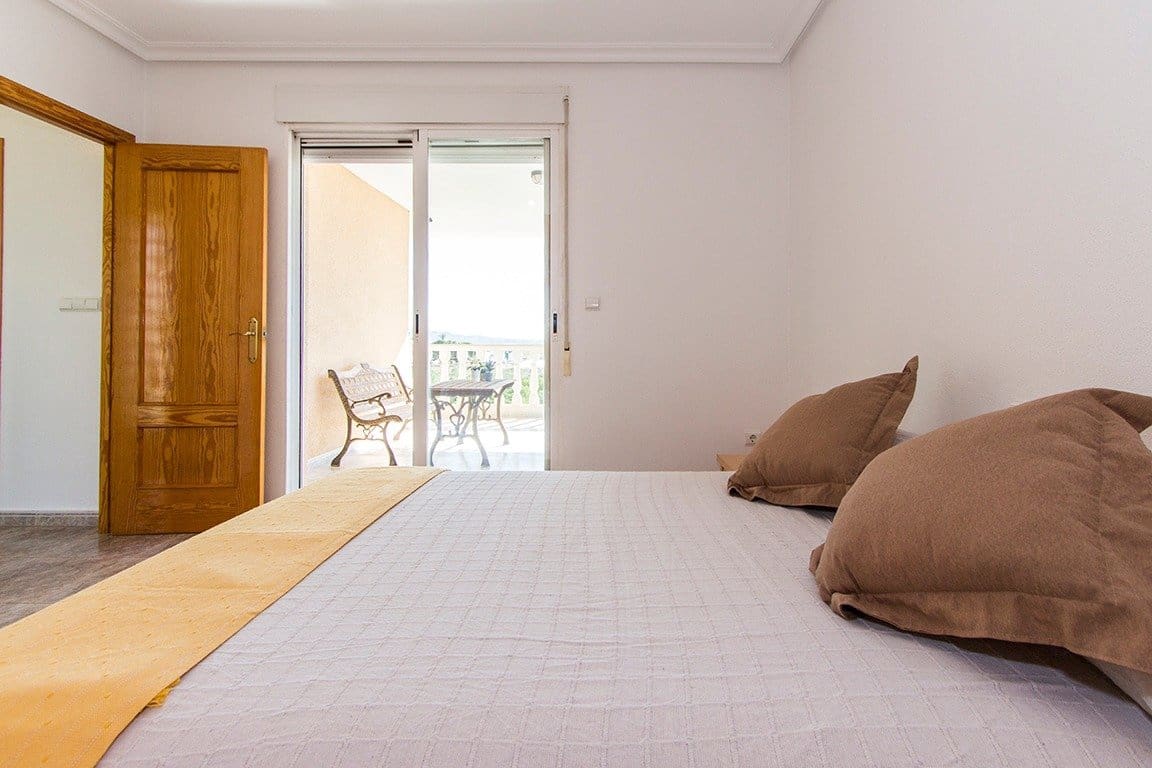 4 bedroom Villa for sale in Alhama de Murcia with garage - € 350,000 (Ref: 9502596)