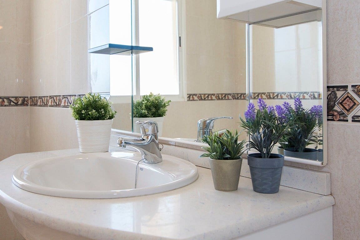 4 bedroom Villa for sale in Alhama de Murcia with garage - € 350,000 (Ref: 9502596)