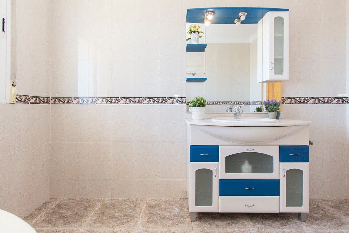 4 bedroom Villa for sale in Alhama de Murcia with garage - € 350,000 (Ref: 9502596)