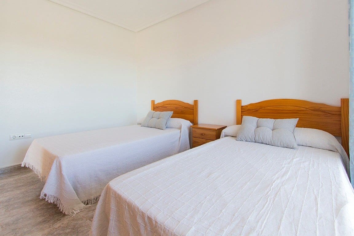 4 bedroom Villa for sale in Alhama de Murcia with garage - € 350,000 (Ref: 9502596)