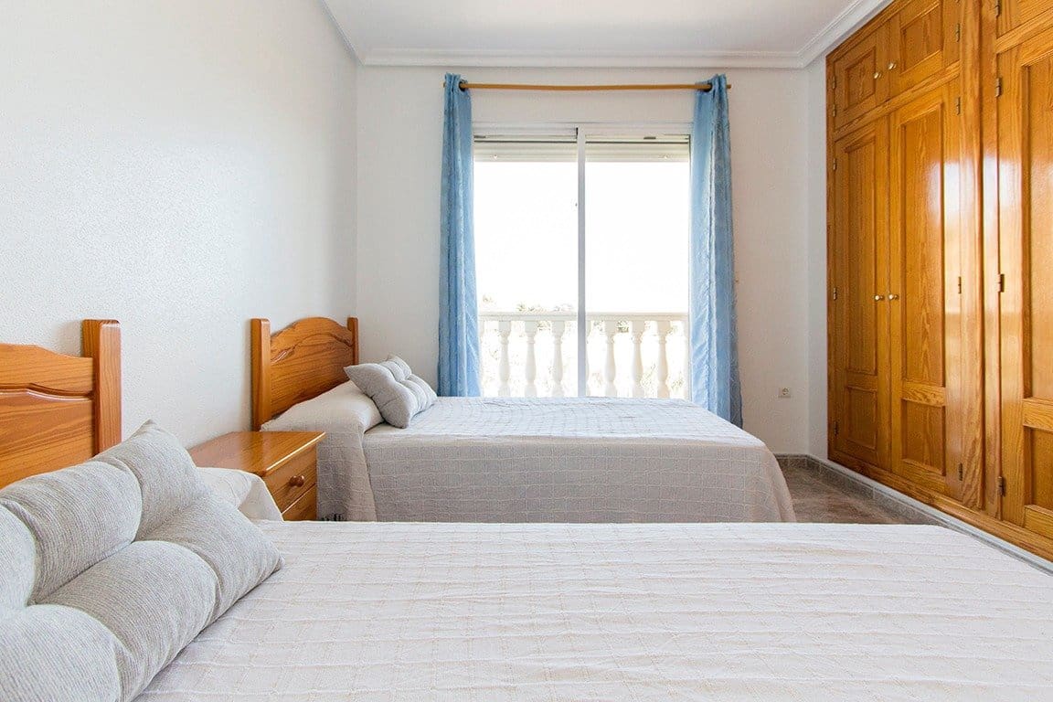 4 bedroom Villa for sale in Alhama de Murcia with garage - € 350,000 (Ref: 9502596)