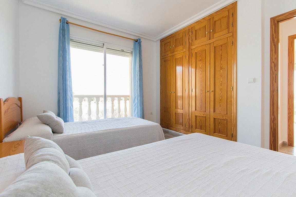 4 bedroom Villa for sale in Alhama de Murcia with garage - € 350,000 (Ref: 9502596)