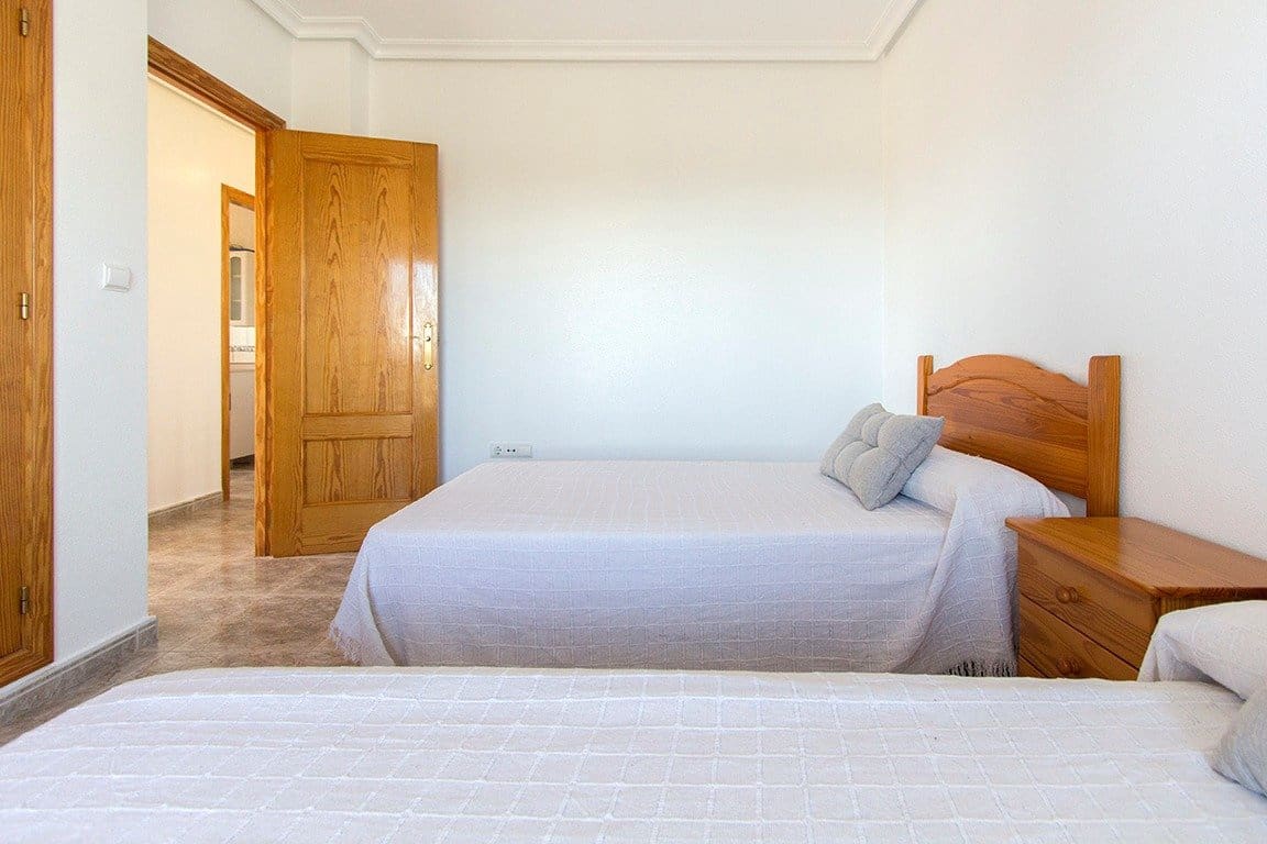 4 bedroom Villa for sale in Alhama de Murcia with garage - € 350,000 (Ref: 9502596)