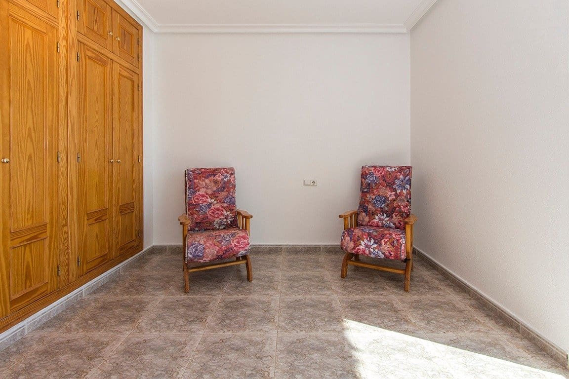 4 bedroom Villa for sale in Alhama de Murcia with garage - € 350,000 (Ref: 9502596)