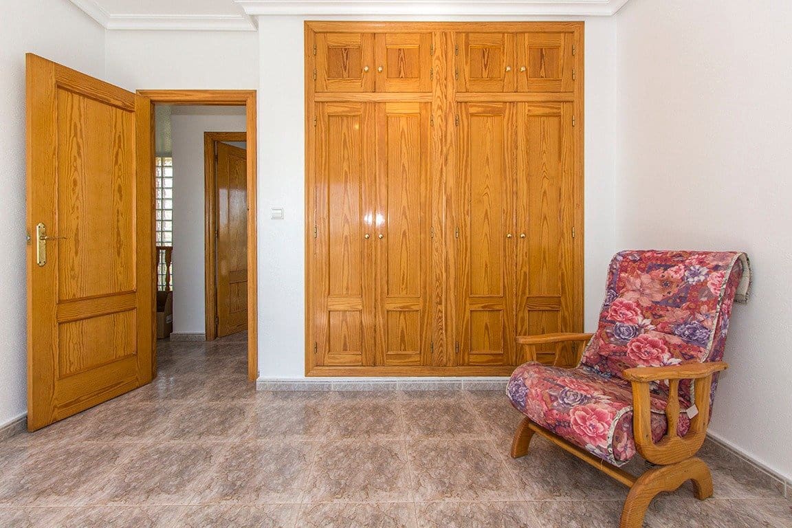 4 bedroom Villa for sale in Alhama de Murcia with garage - € 350,000 (Ref: 9502596)