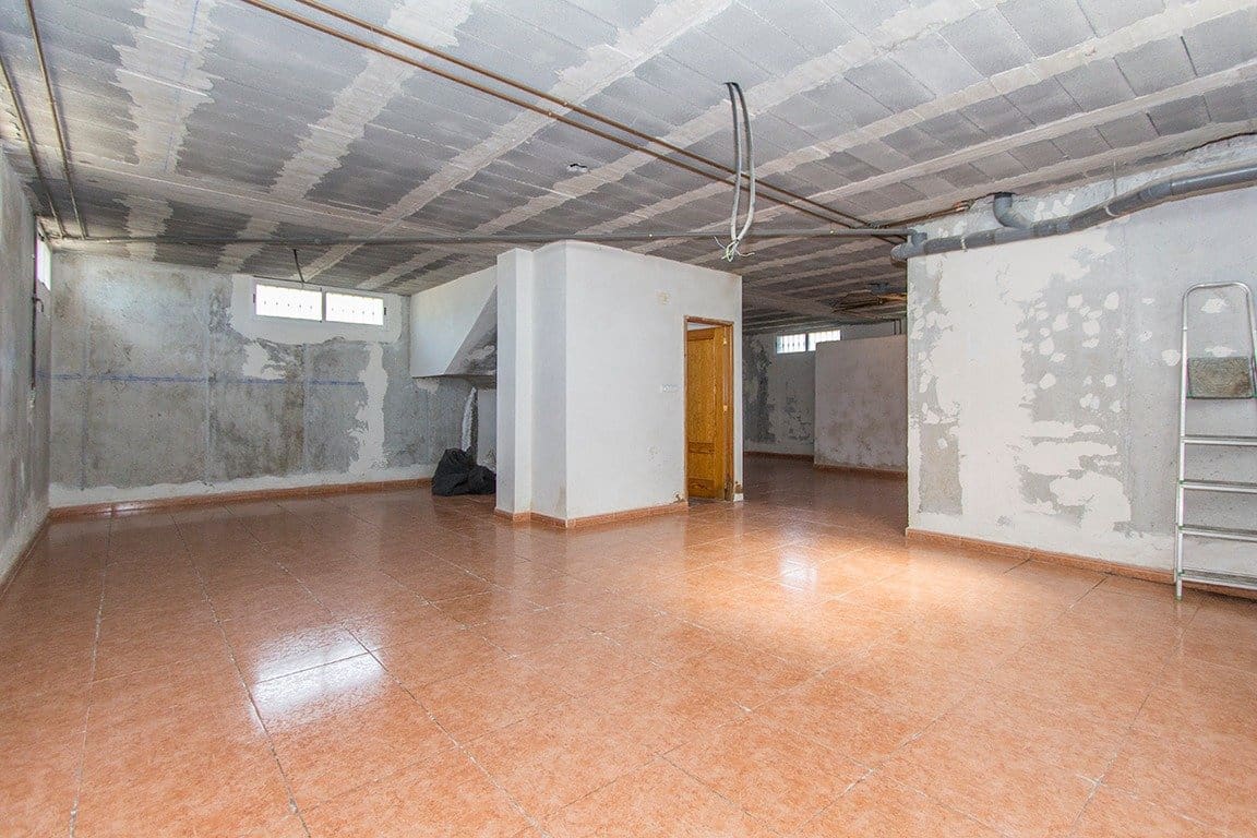 4 bedroom Villa for sale in Alhama de Murcia with garage - € 350,000 (Ref: 9502596)