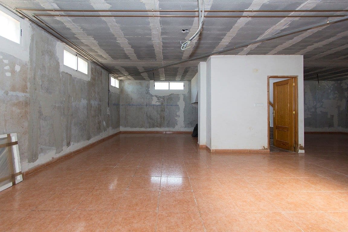 4 bedroom Villa for sale in Alhama de Murcia with garage - € 350,000 (Ref: 9502596)