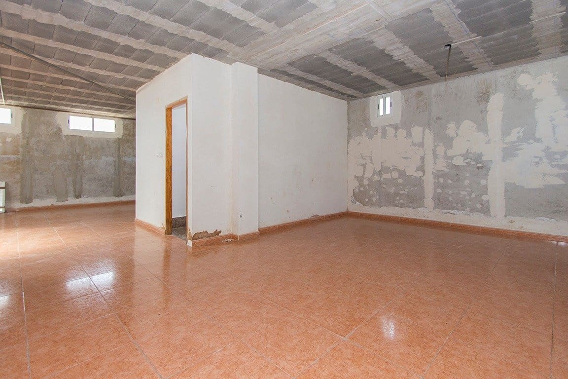 4 bedroom Villa for sale in Alhama de Murcia with garage - € 350,000 (Ref: 9502596)