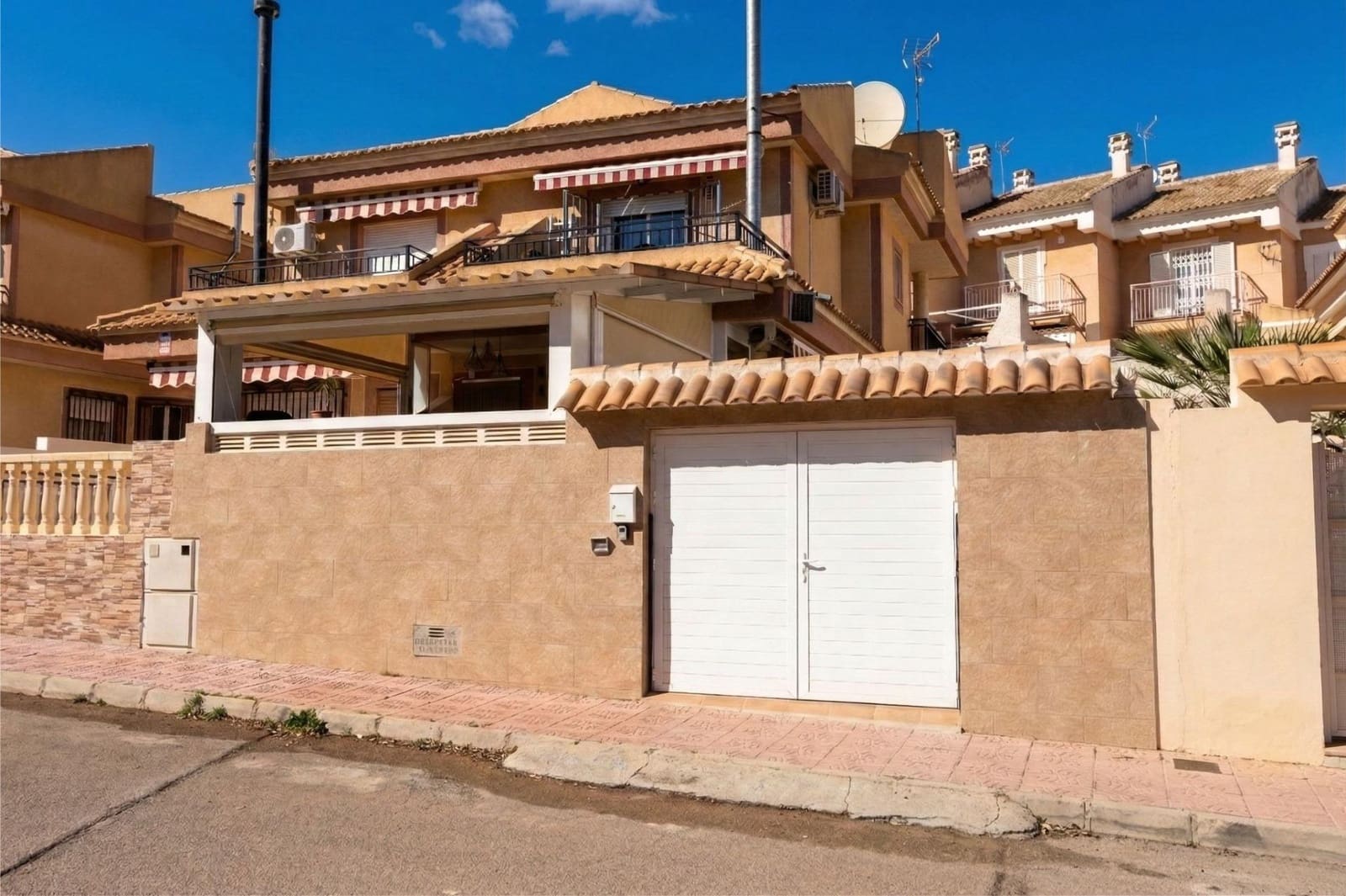 3 bedroom Semi-detached Villa for sale in Alamillo - € 284,500 (Ref: 9599686)