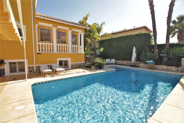 Chalet de 6 habitaciones en Calpe / Calp en venta con piscina garaje - 790.000 € (Ref: 7380982)