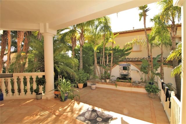 Chalet de 6 habitaciones en Calpe / Calp en venta con piscina garaje - 790.000 € (Ref: 7380982)