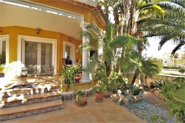 Chalet de 6 habitaciones en Calpe / Calp en venta con piscina garaje - 790.000 € (Ref: 7380982)