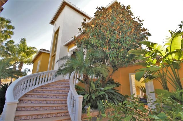 Chalet de 6 habitaciones en Calpe / Calp en venta con piscina garaje - 790.000 € (Ref: 7380982)