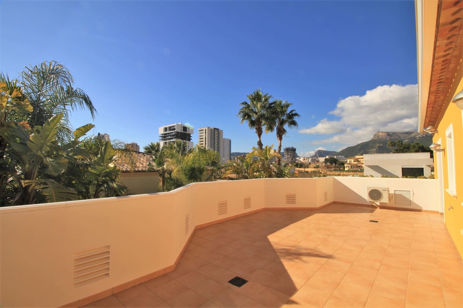 6 Zimmer Villa zu verkaufen in Calpe / Calp mit Pool Garage - 790.000 € (Ref: 7380982)