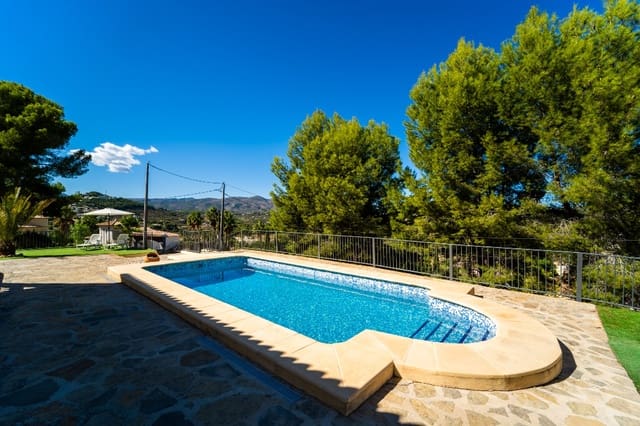 Chalet de 3 habitaciones en Calpe / Calp en venta con piscina - 435.000 € (Ref: 7430917)