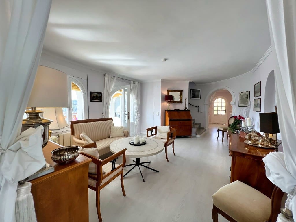 4 Zimmer Villa zu verkaufen in Calpe / Calp mit Pool Garage - 750.000 € (Ref: 8422361)