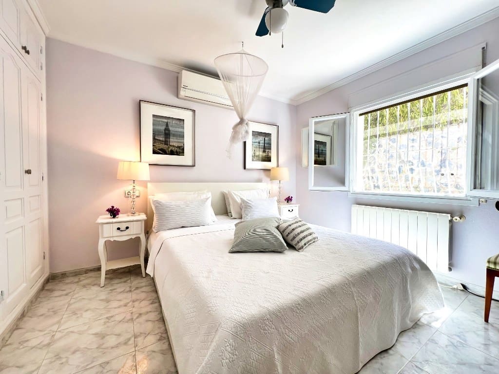 4 Zimmer Villa zu verkaufen in Calpe / Calp mit Pool Garage - 750.000 € (Ref: 8422361)