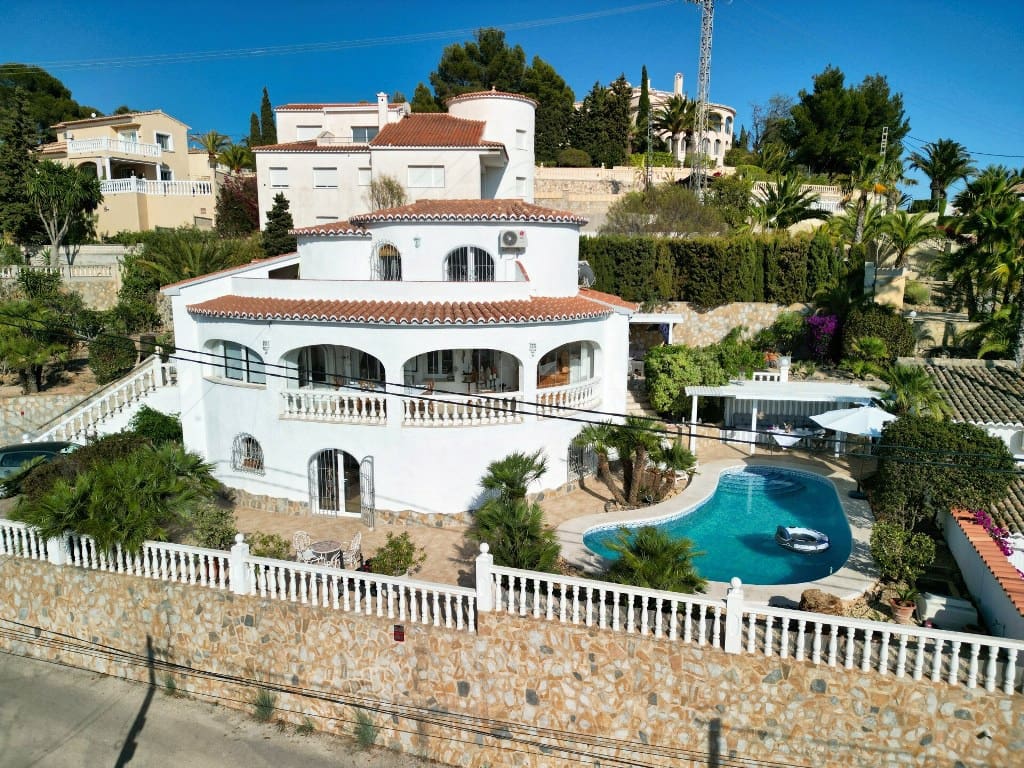 4 Zimmer Villa zu verkaufen in Calpe / Calp mit Pool Garage - 750.000 € (Ref: 8422361)