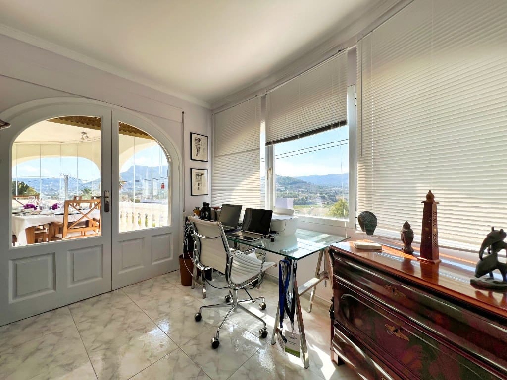 4 Zimmer Villa zu verkaufen in Calpe / Calp mit Pool Garage - 750.000 € (Ref: 8422361)