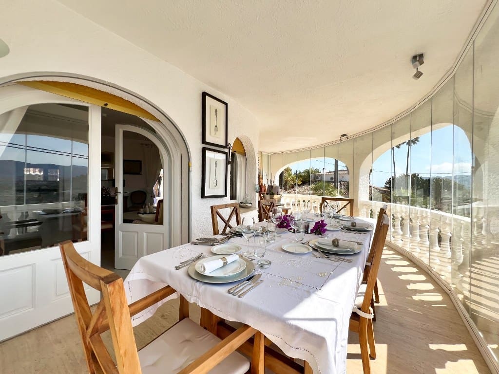 4 Zimmer Villa zu verkaufen in Calpe / Calp mit Pool Garage - 750.000 € (Ref: 8422361)