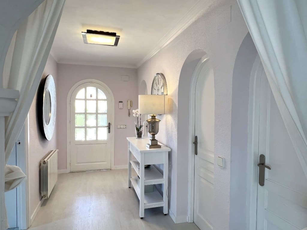 4 Zimmer Villa zu verkaufen in Calpe / Calp mit Pool Garage - 750.000 € (Ref: 8422361)