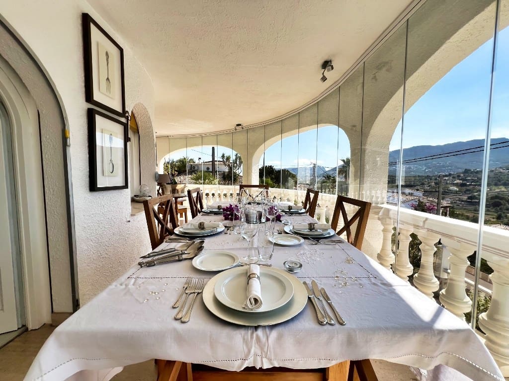 4 Zimmer Villa zu verkaufen in Calpe / Calp mit Pool Garage - 750.000 € (Ref: 8422361)