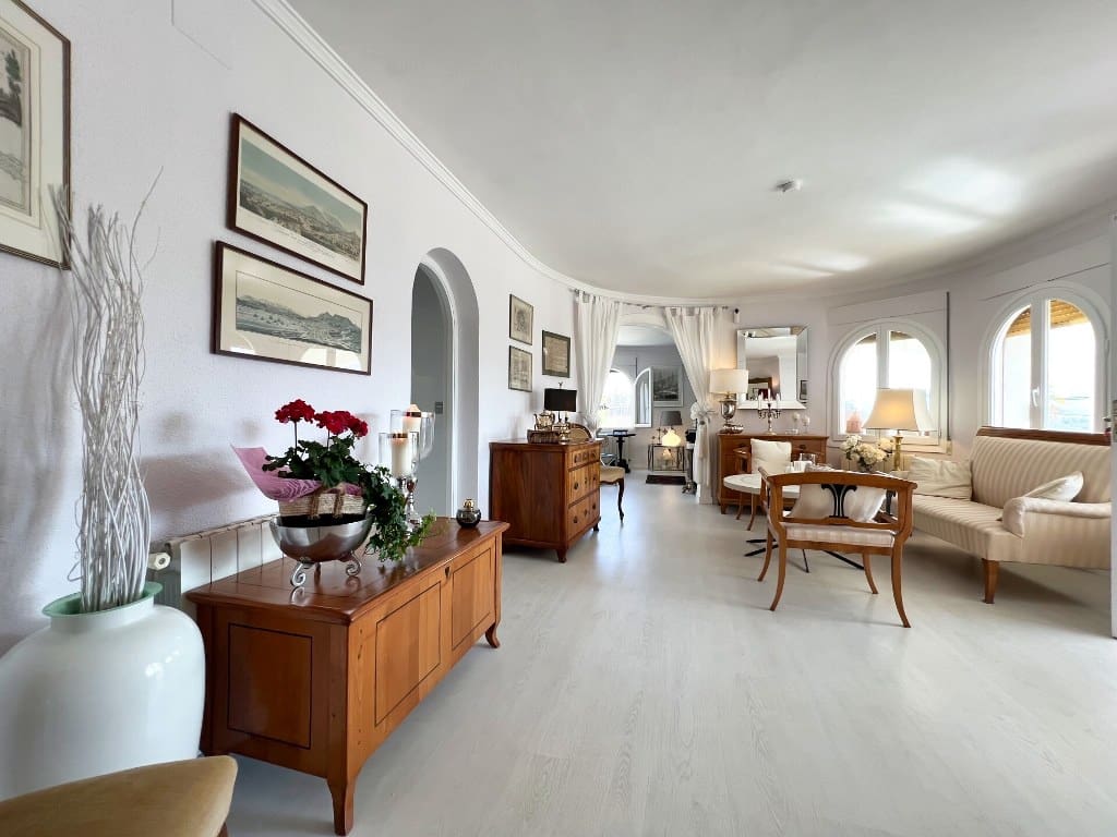 4 Zimmer Villa zu verkaufen in Calpe / Calp mit Pool Garage - 750.000 € (Ref: 8422361)