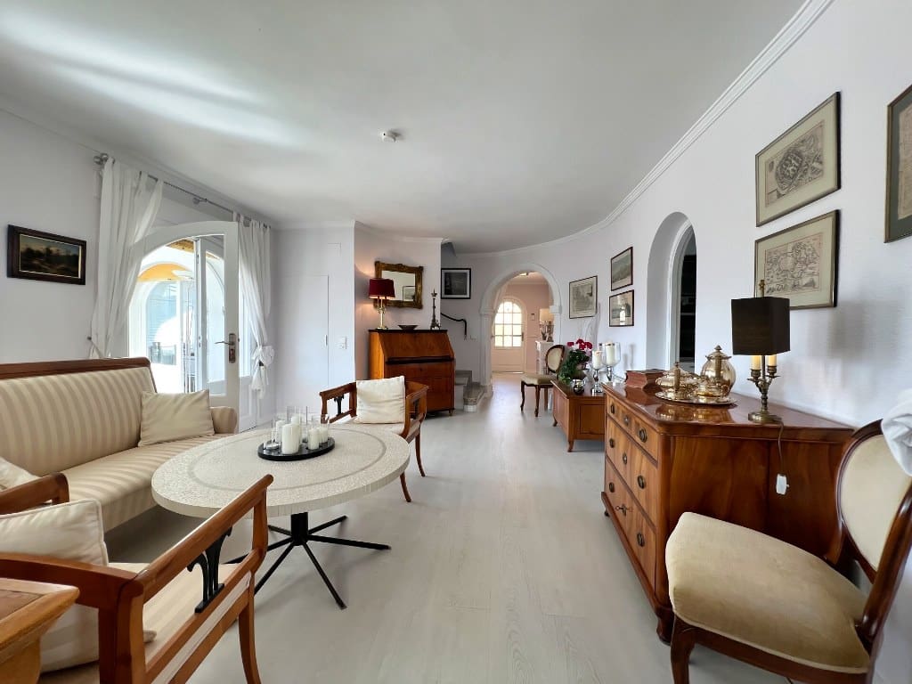 4 Zimmer Villa zu verkaufen in Calpe / Calp mit Pool Garage - 750.000 € (Ref: 8422361)