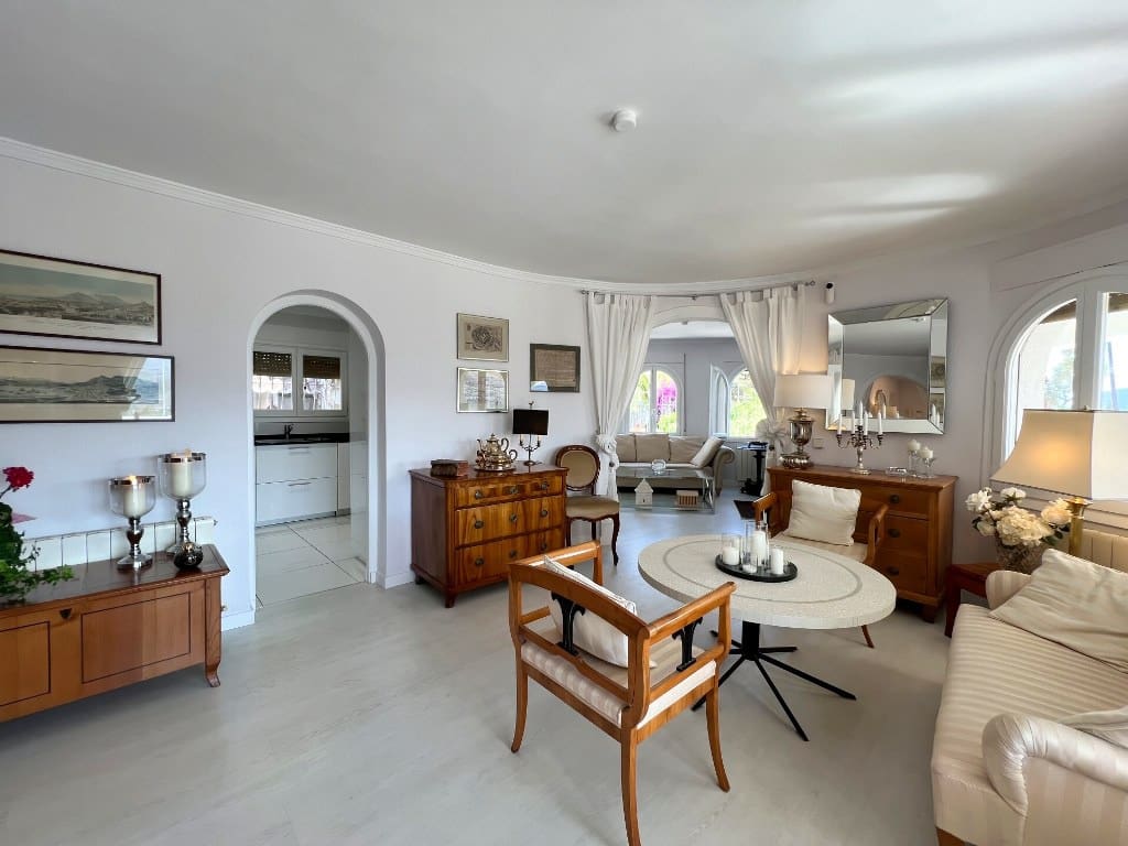 4 Zimmer Villa zu verkaufen in Calpe / Calp mit Pool Garage - 750.000 € (Ref: 8422361)