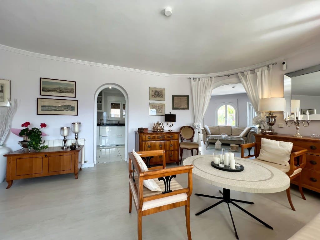 4 Zimmer Villa zu verkaufen in Calpe / Calp mit Pool Garage - 750.000 € (Ref: 8422361)