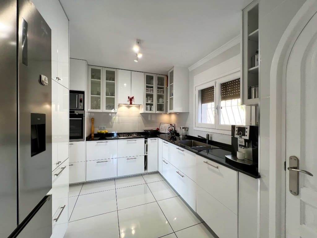 4 Zimmer Villa zu verkaufen in Calpe / Calp mit Pool Garage - 750.000 € (Ref: 8422361)