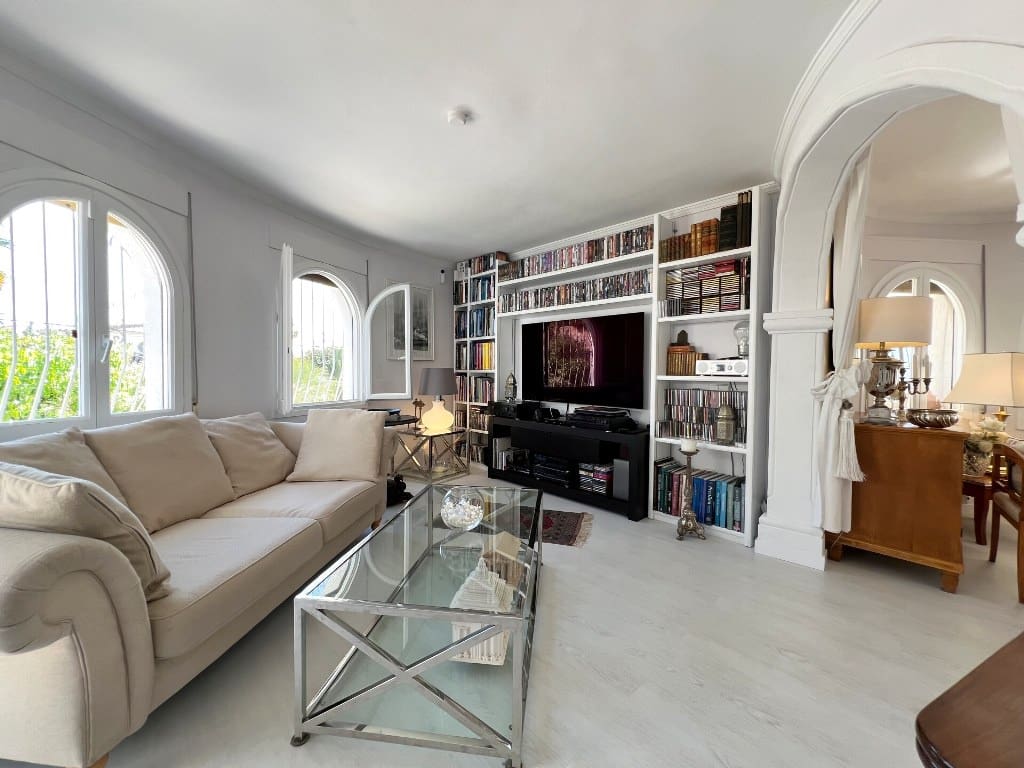 4 Zimmer Villa zu verkaufen in Calpe / Calp mit Pool Garage - 750.000 € (Ref: 8422361)