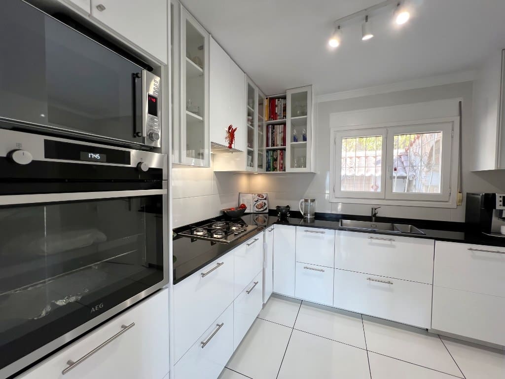 4 Zimmer Villa zu verkaufen in Calpe / Calp mit Pool Garage - 750.000 € (Ref: 8422361)