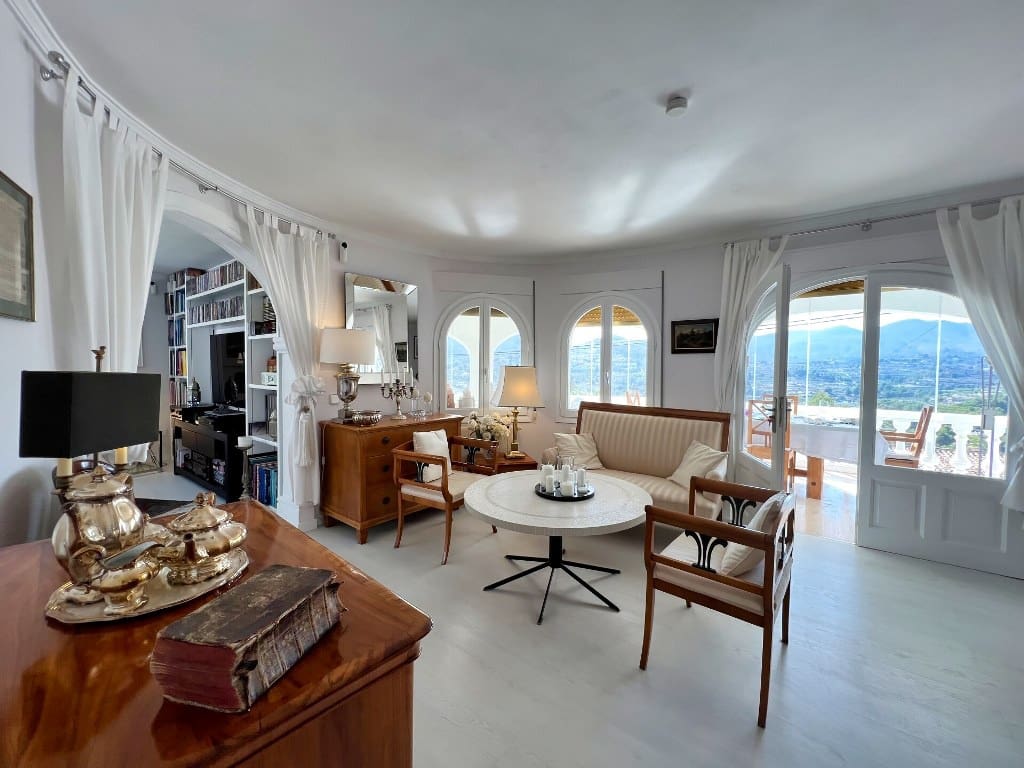 4 Zimmer Villa zu verkaufen in Calpe / Calp mit Pool Garage - 750.000 € (Ref: 8422361)