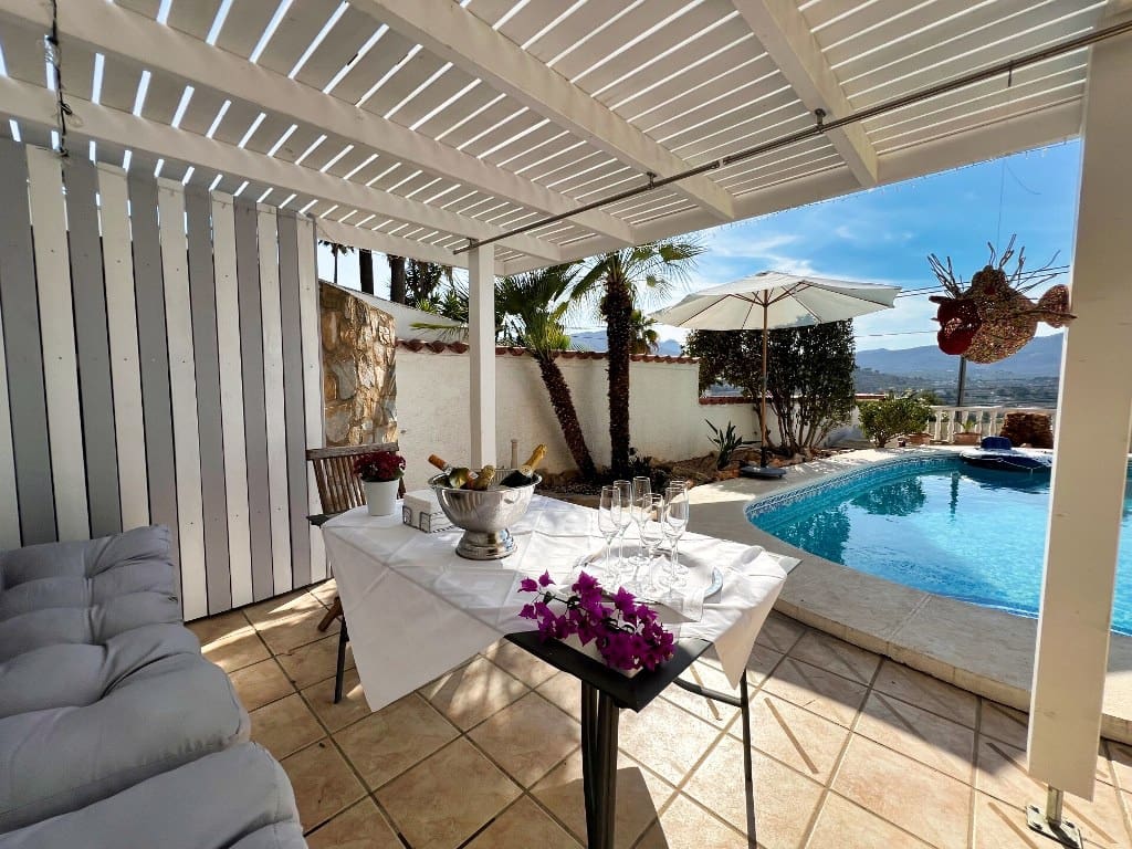 4 Zimmer Villa zu verkaufen in Calpe / Calp mit Pool Garage - 750.000 € (Ref: 8422361)