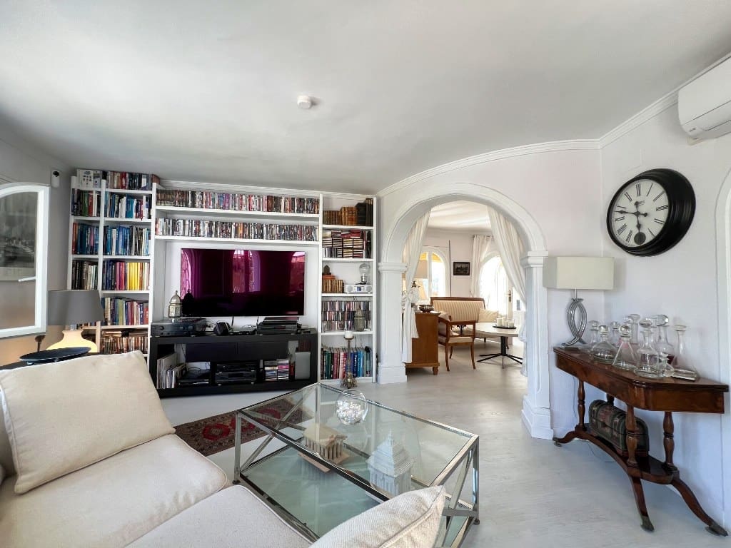 4 Zimmer Villa zu verkaufen in Calpe / Calp mit Pool Garage - 750.000 € (Ref: 8422361)