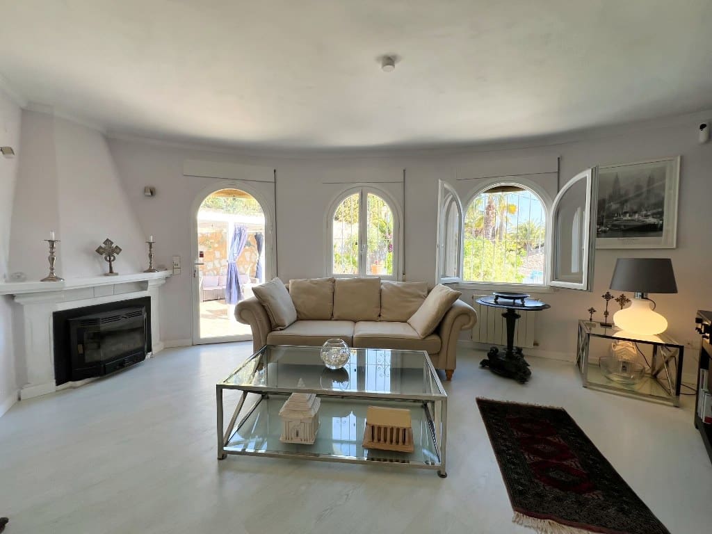 4 Zimmer Villa zu verkaufen in Calpe / Calp mit Pool Garage - 750.000 € (Ref: 8422361)