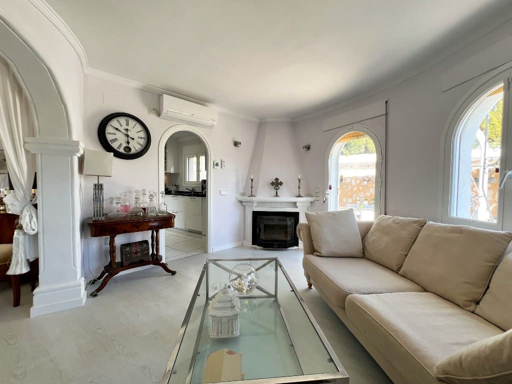 4 Zimmer Villa zu verkaufen in Calpe / Calp mit Pool Garage - 750.000 € (Ref: 8422361)