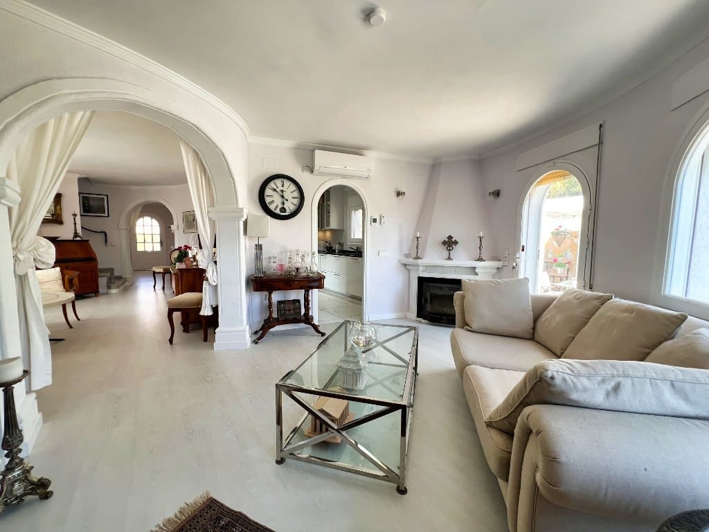 4 Zimmer Villa zu verkaufen in Calpe / Calp mit Pool Garage - 750.000 € (Ref: 8422361)