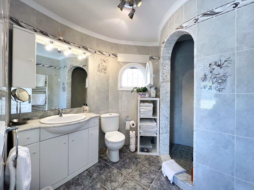 4 Zimmer Villa zu verkaufen in Calpe / Calp mit Pool Garage - 750.000 € (Ref: 8422361)