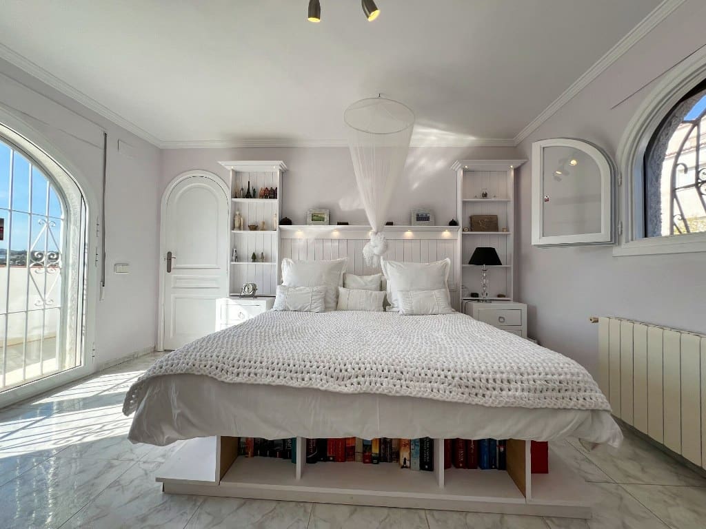 4 Zimmer Villa zu verkaufen in Calpe / Calp mit Pool Garage - 750.000 € (Ref: 8422361)