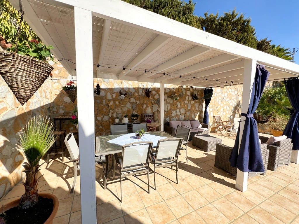 4 Zimmer Villa zu verkaufen in Calpe / Calp mit Pool Garage - 750.000 € (Ref: 8422361)