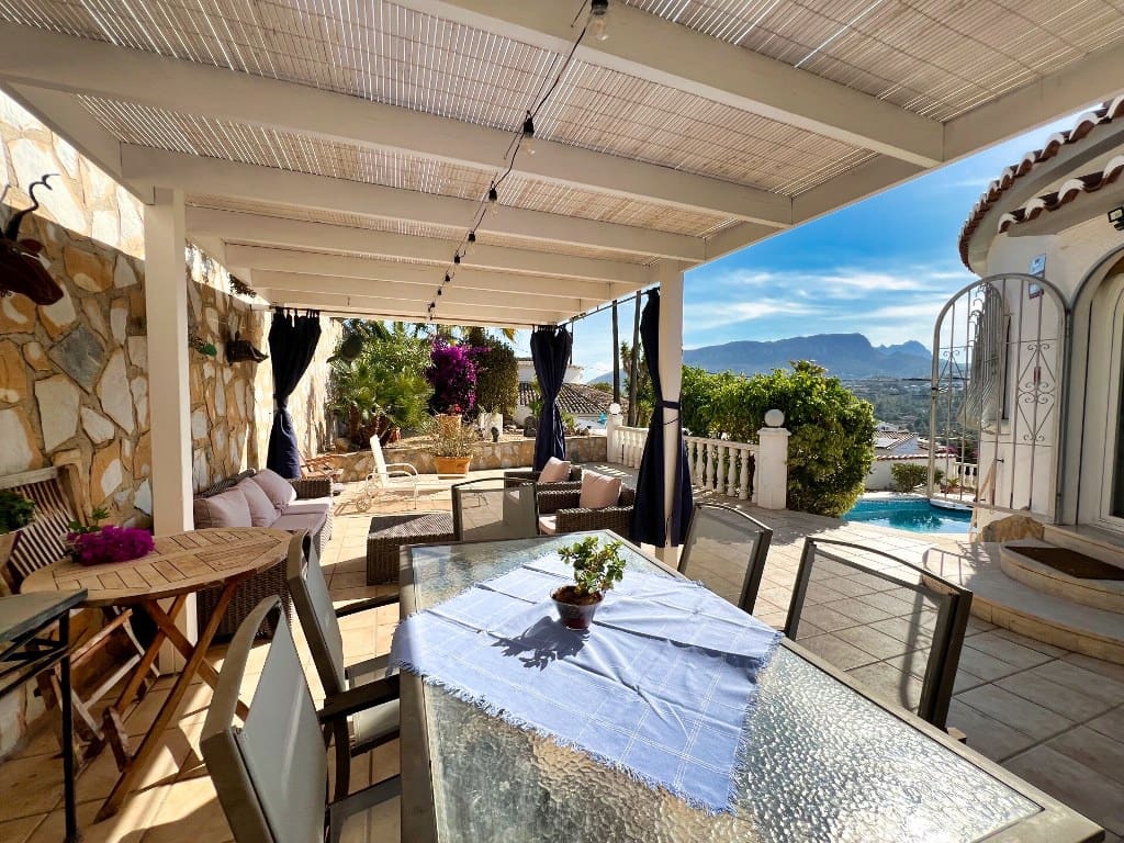 4 Zimmer Villa zu verkaufen in Calpe / Calp mit Pool Garage - 750.000 € (Ref: 8422361)